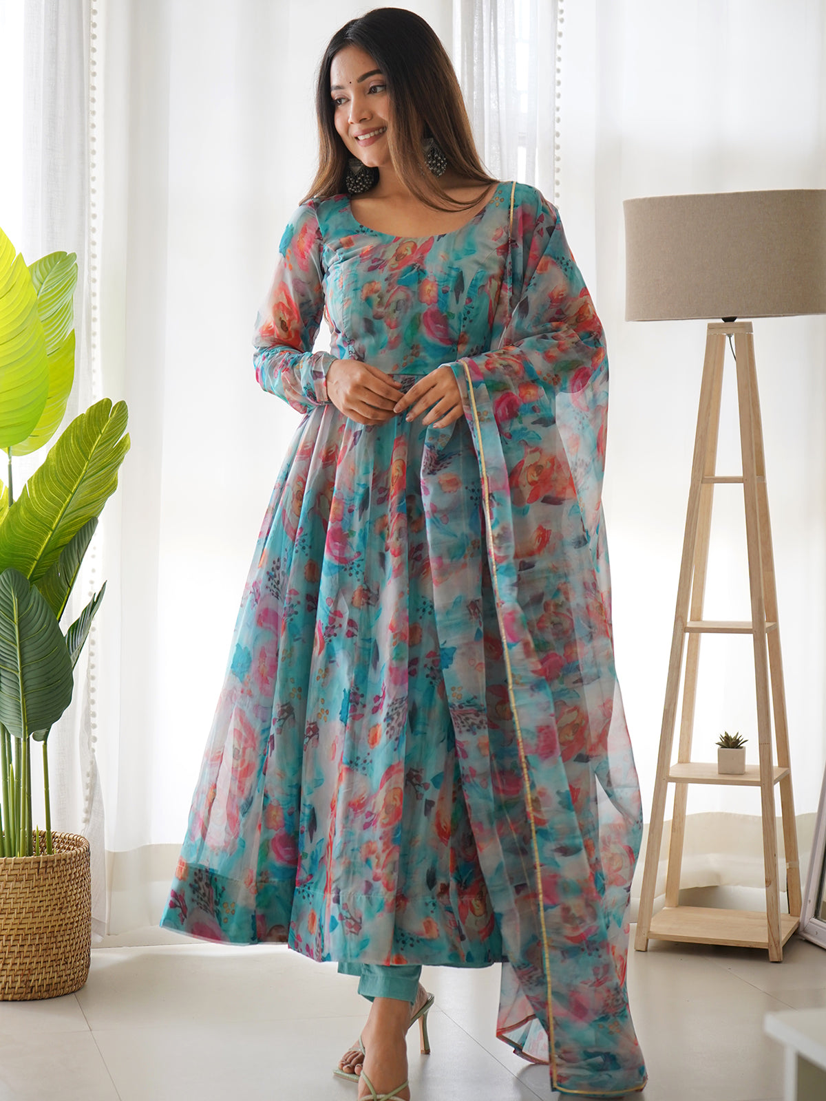 Women Blue Oraganza Floral Print Kurta Suit Set