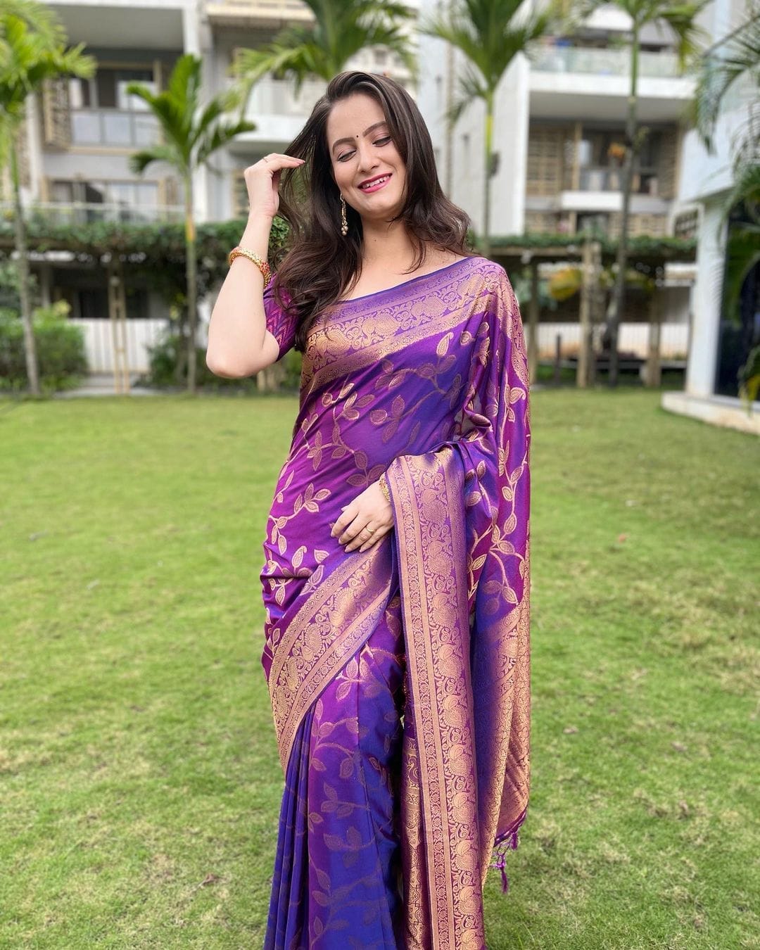 Purple Lichi Silk Saree with Beautiful Design on Pallu
