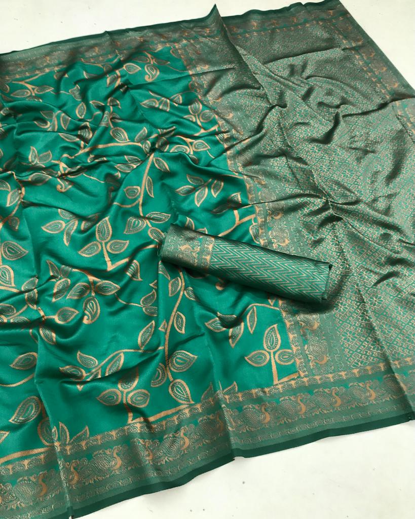 Green Lichi Silk Saree with Beautiful Design on Pallu
