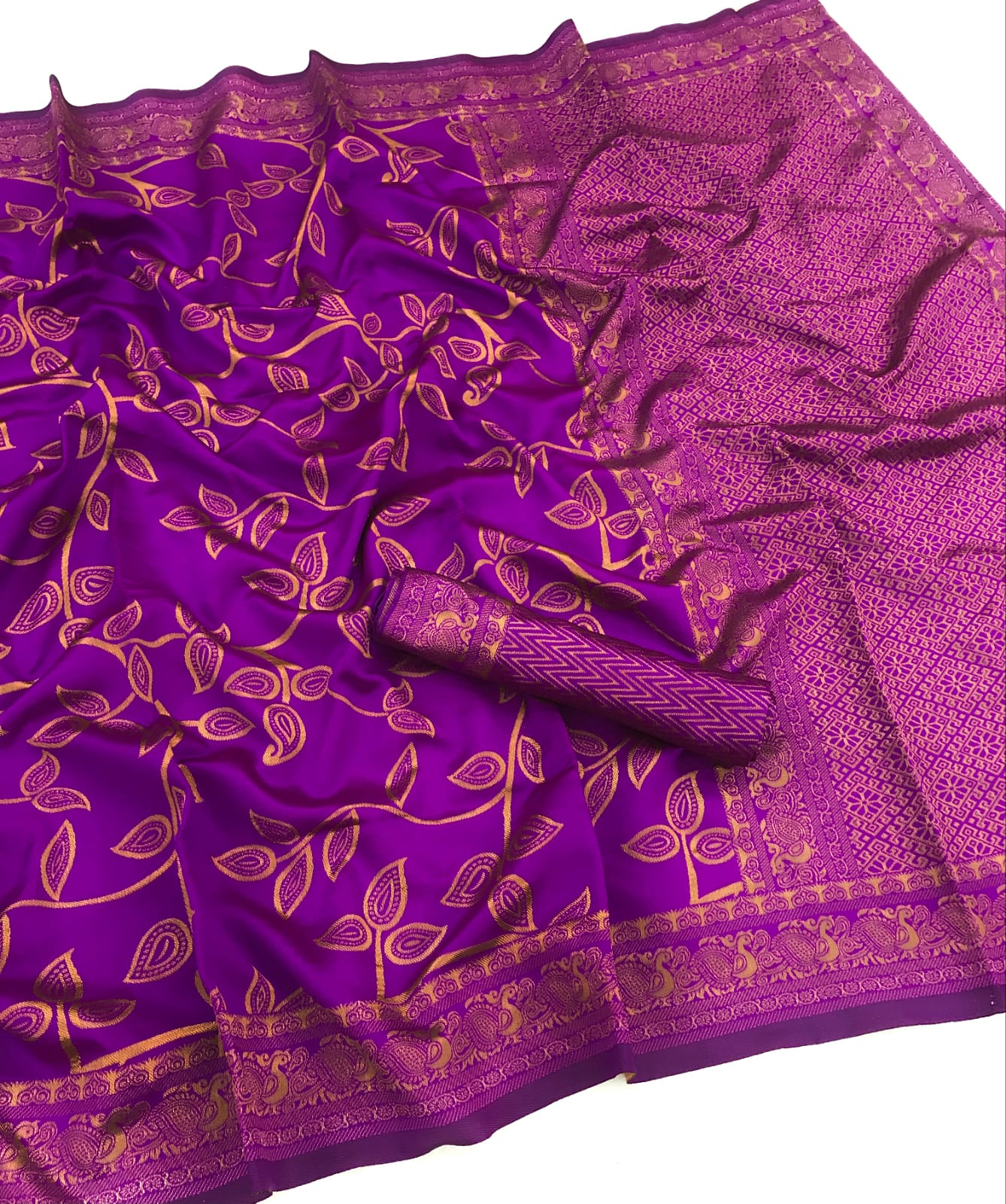 Purple Lichi Silk Saree with Beautiful Design on Pallu
