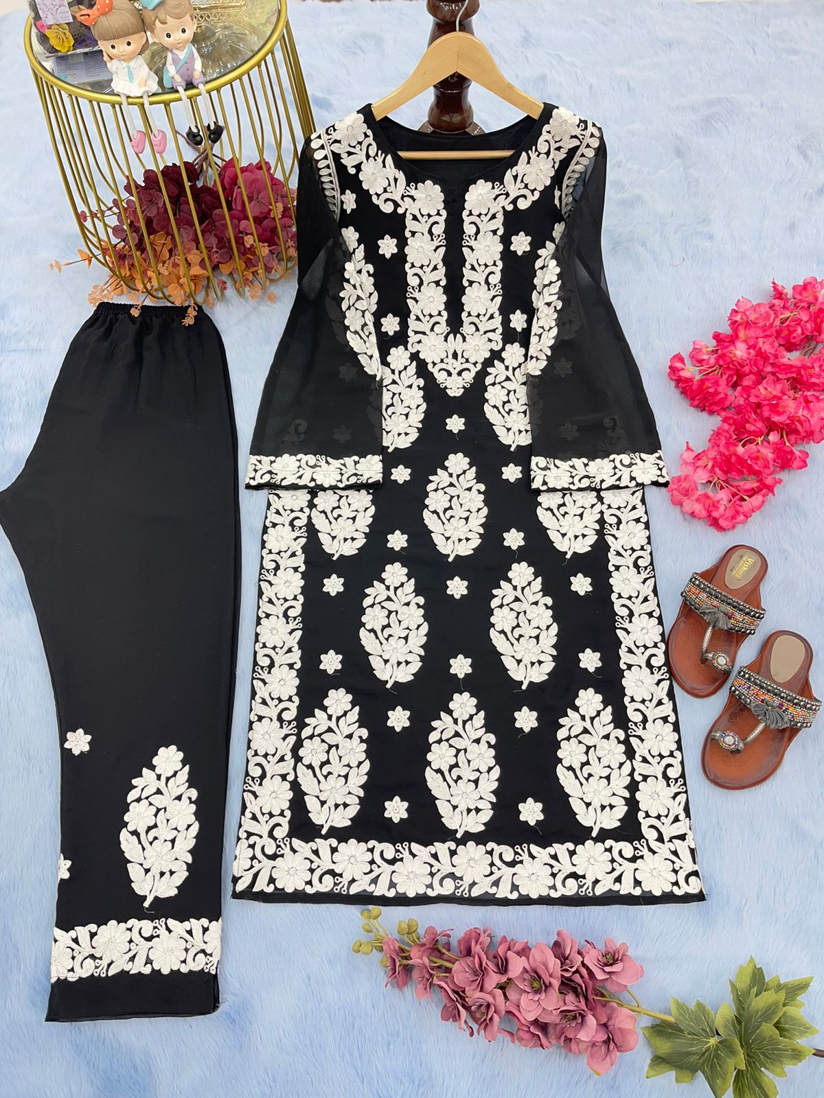 Pretty Thread Work Black Color Salwar Suit