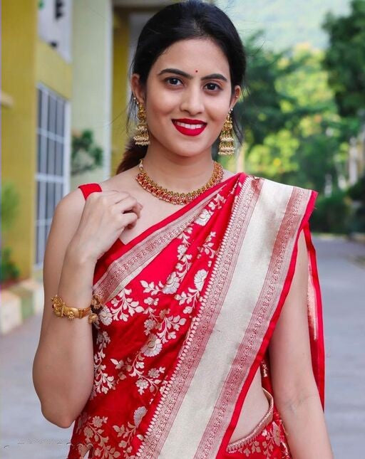 Stunning Red Color Beautiful Rich Pallu Saree