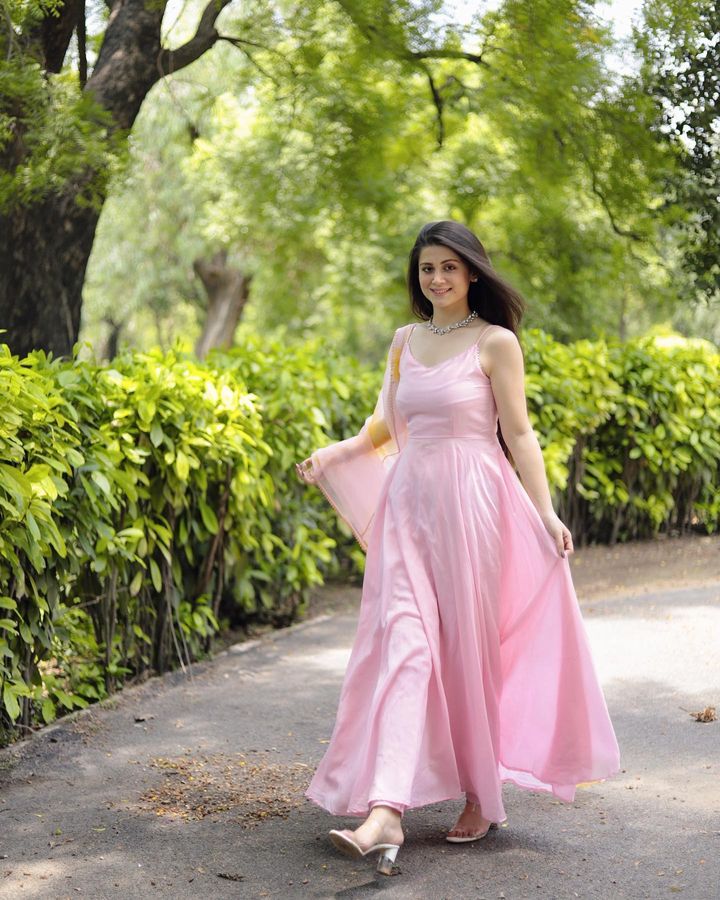 Lovely Light Pink Color Gown With Organza Dupatta