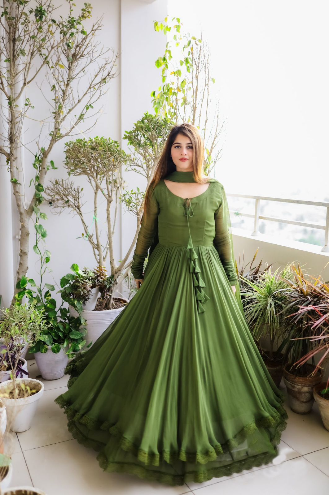 Gorgeous in Green 👀💋💋💋 💋Akshita wearing emerald green gown with all  hairback finger waved 🤚🏽 and the ti… | Emerald green gown, Long gown  design, Simple gowns