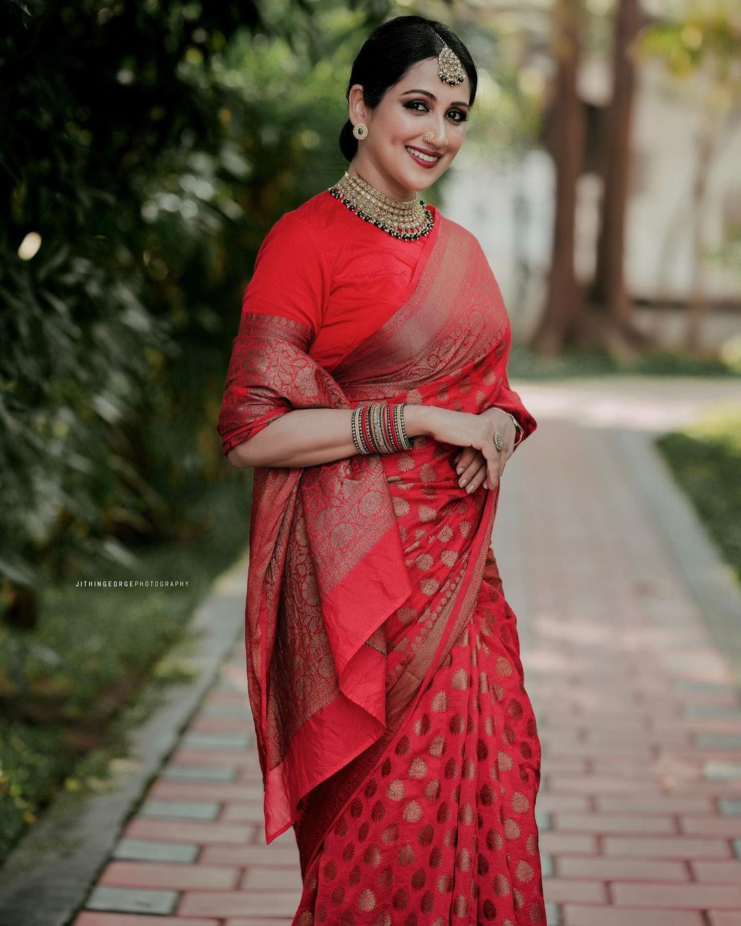 Traditional Wear Red Jacquard Weaving Saree