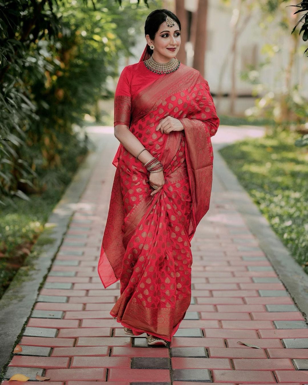 Traditional Wear Red Jacquard Weaving Saree