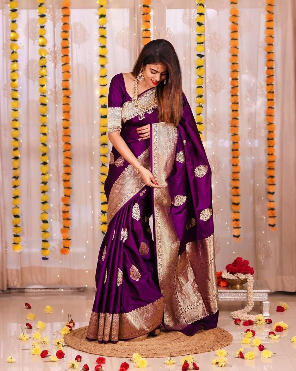 Shop the trendiest designer sarees online in India | Singhania's